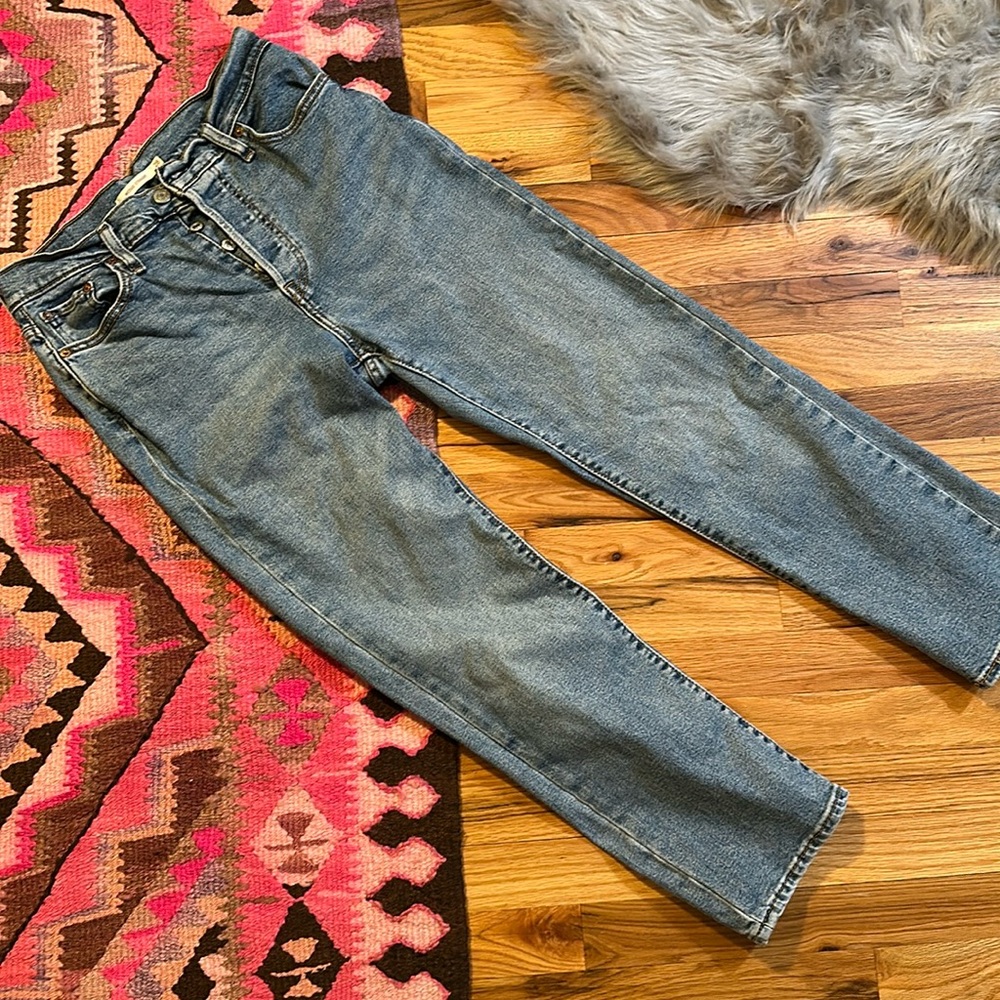 LEVI high waisted button fly Wedgie Jeans Denim EUC 28 x 28 high waist straight